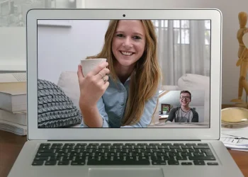 A study on speed dating reveals that AI-enhanced smiles can increase attraction.